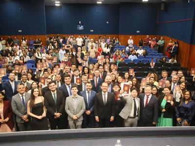 Foto da Notícia: Novos advogados, advogadas e estagiários recebem sua carteira na OAB-MT 